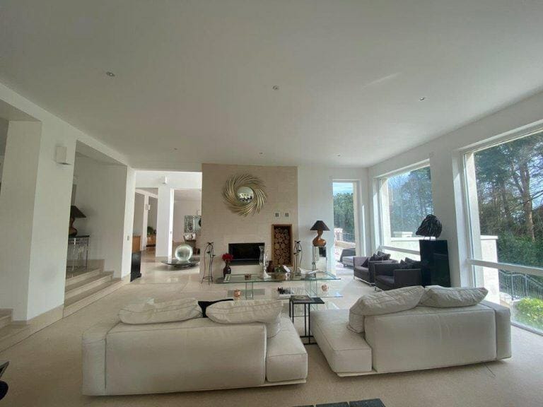 Modern Weybridge Mansion image 20