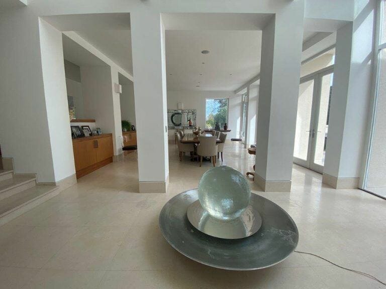 Modern Weybridge Mansion image 21