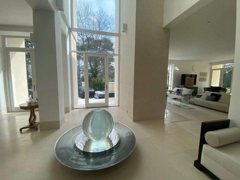 Modern Weybridge Mansion image 22