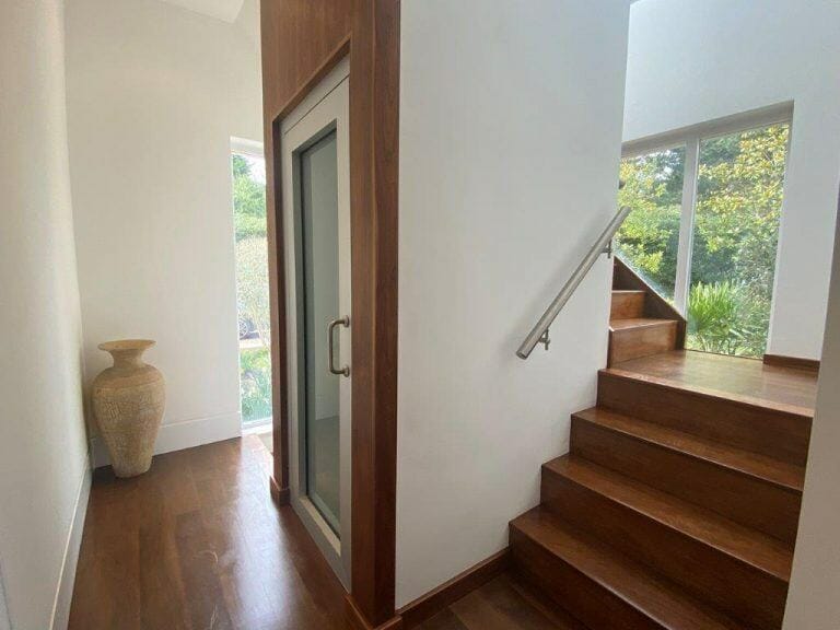 Modern Weybridge Mansion image 25
