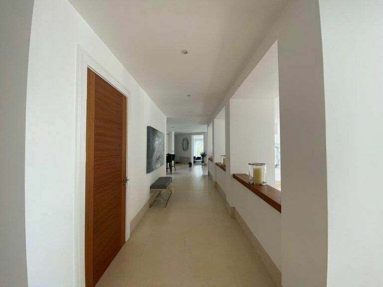 Modern Weybridge Mansion image 26