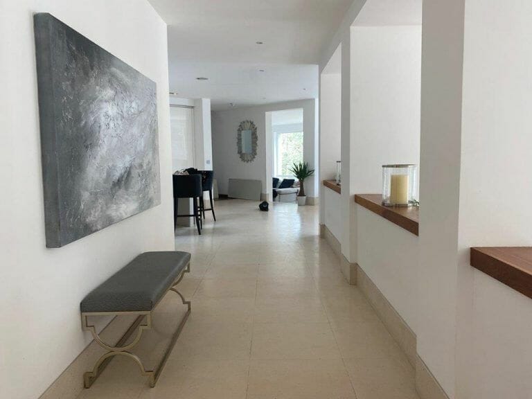 Modern Weybridge Mansion image 27