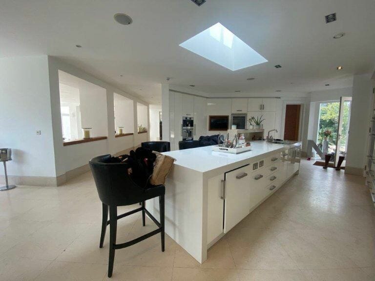 Modern Weybridge Mansion image 33