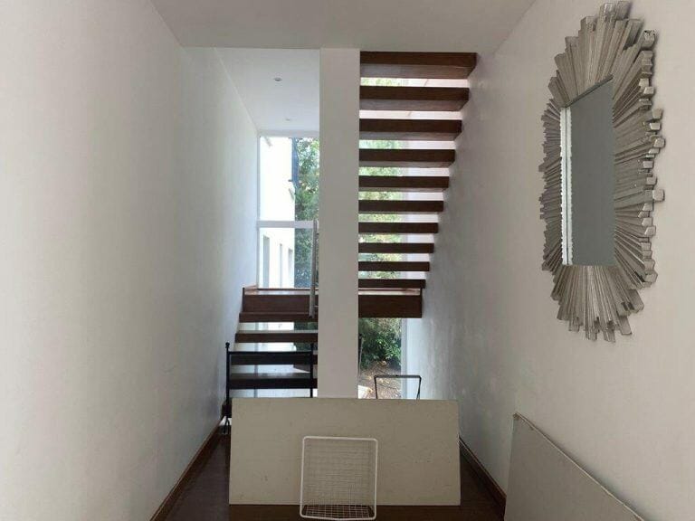 Modern Weybridge Mansion image 38
