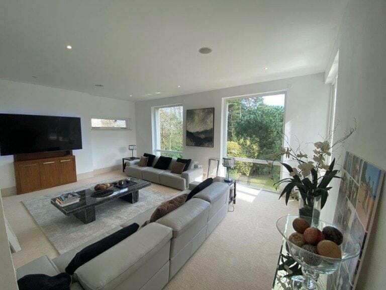 Modern Weybridge Mansion image 39