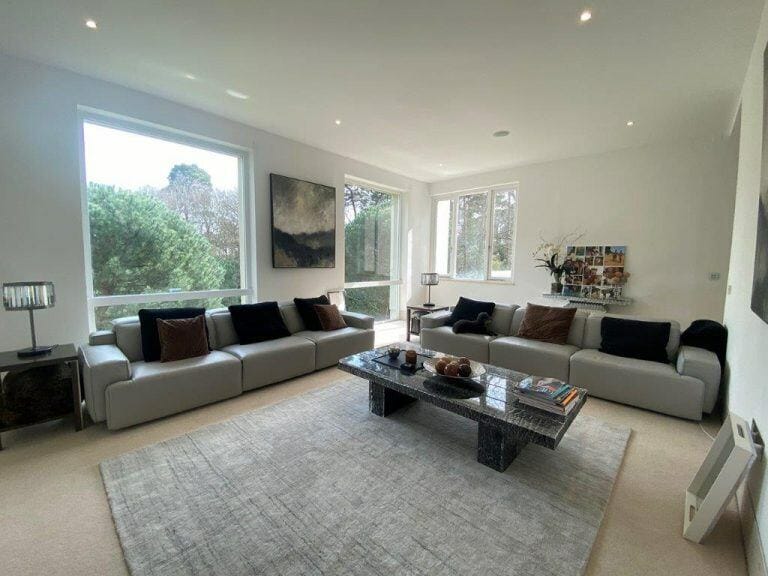 Modern Weybridge Mansion image 41