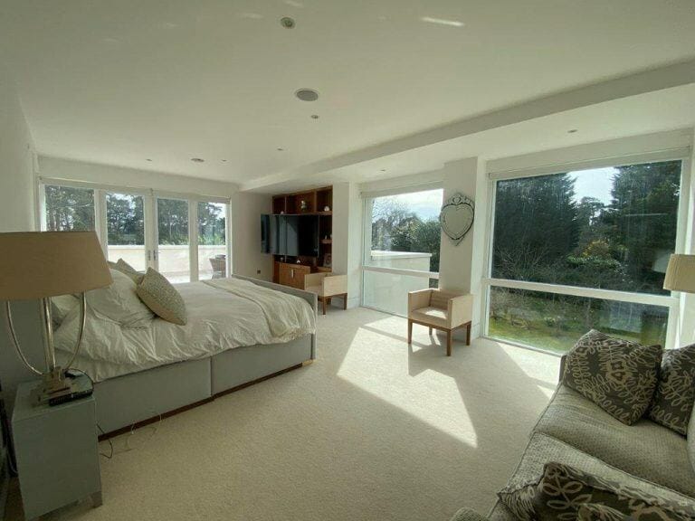 Modern Weybridge Mansion image 46
