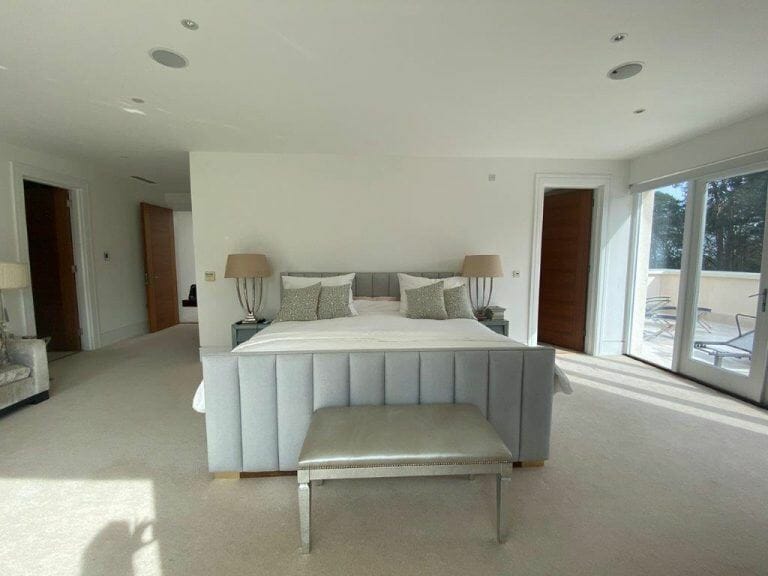 Modern Weybridge Mansion image 48