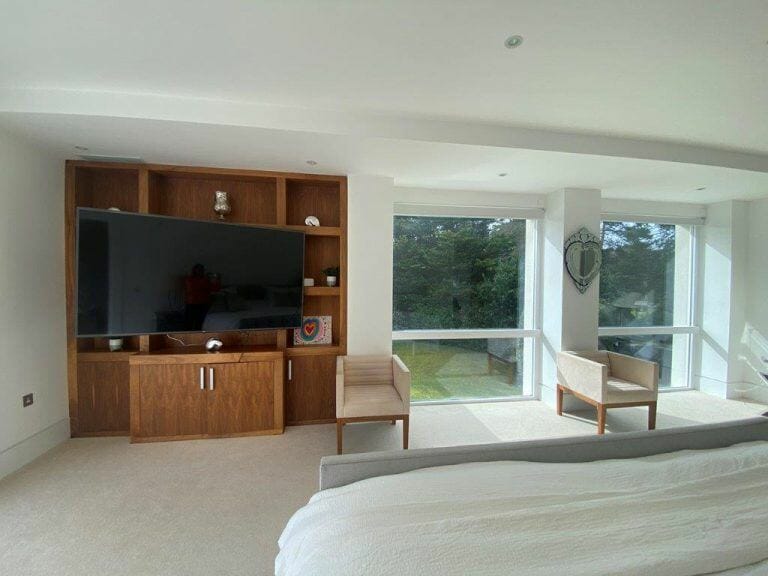 Modern Weybridge Mansion image 49