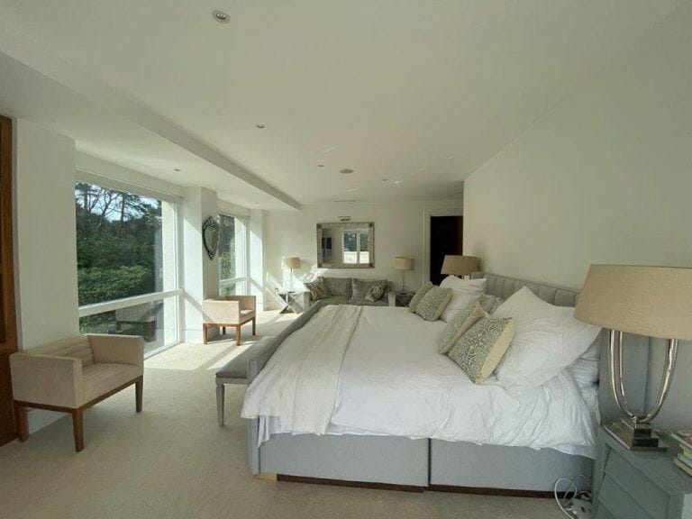 Modern Weybridge Mansion image 50