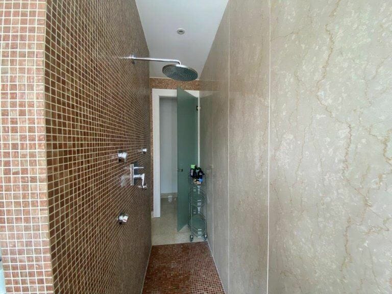 Modern Weybridge Mansion image 54