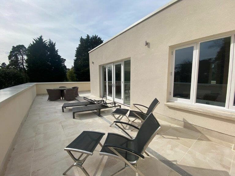 Modern Weybridge Mansion image 57