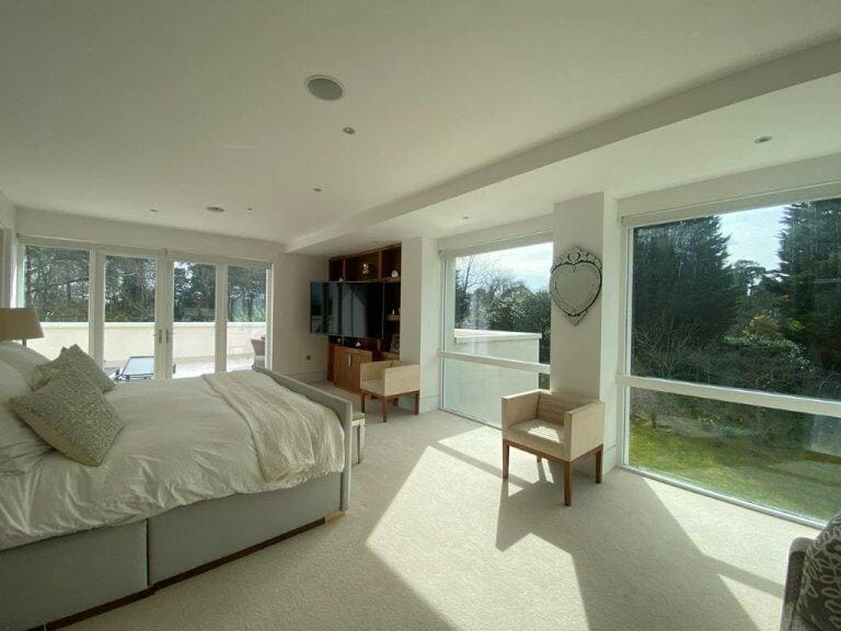 Modern Weybridge Mansion image 58