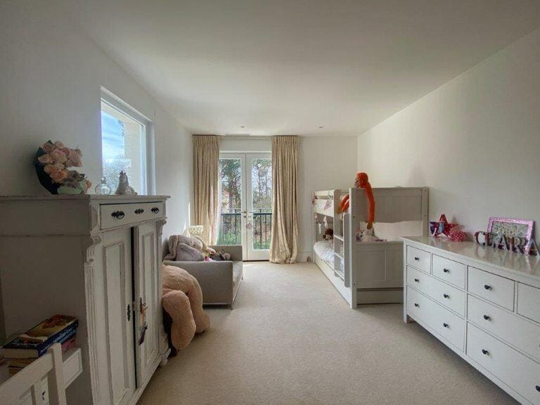 Modern Weybridge Mansion image 64