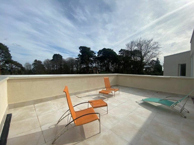 Modern Weybridge Mansion image 70
