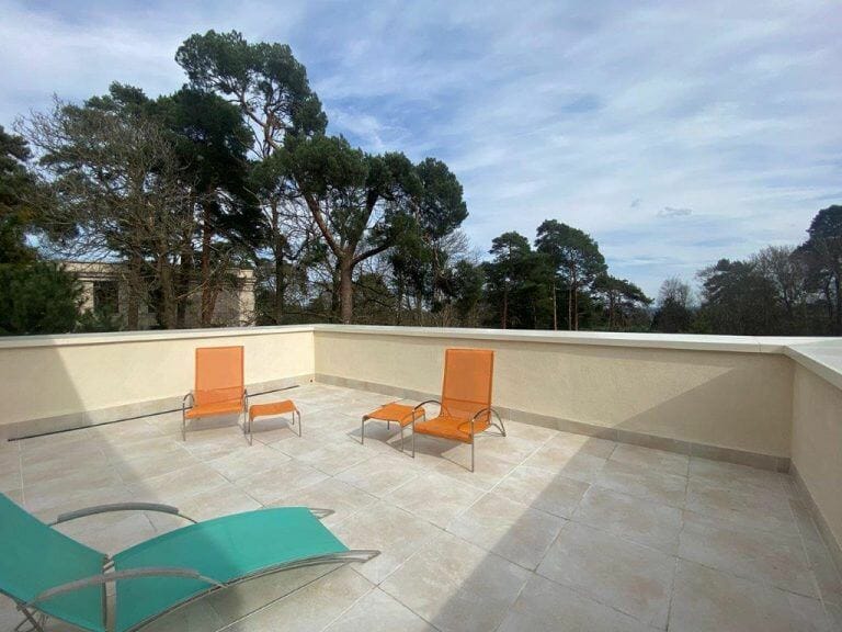 Modern Weybridge Mansion image 71