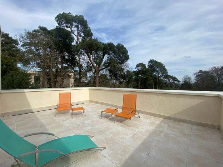 Modern Weybridge Mansion image 72