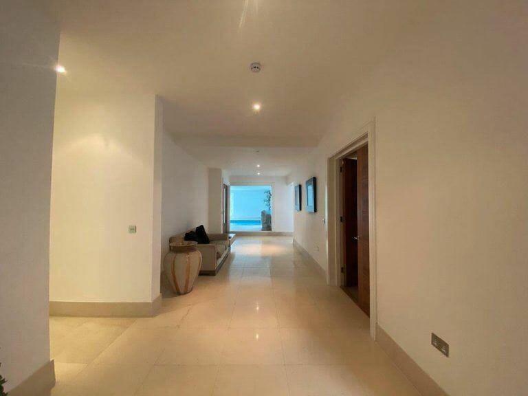 Modern Weybridge Mansion image 79