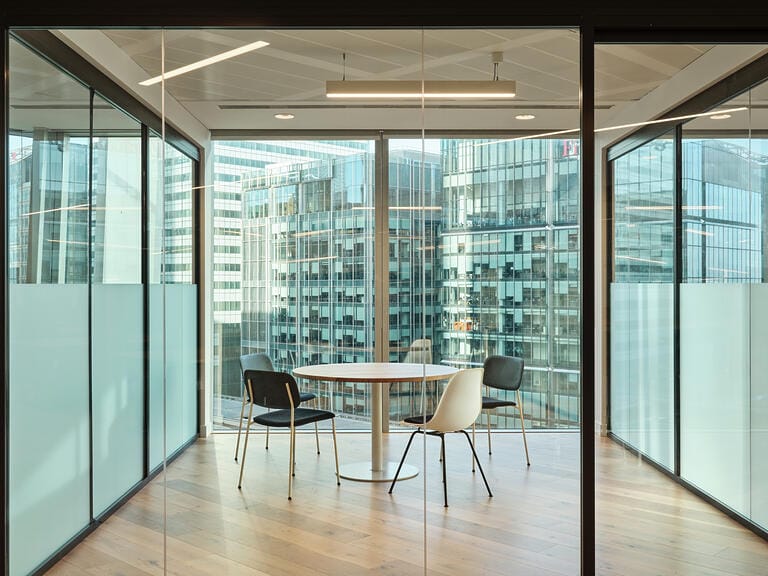 Canary Wharf Dressed and Serviced Office image 2