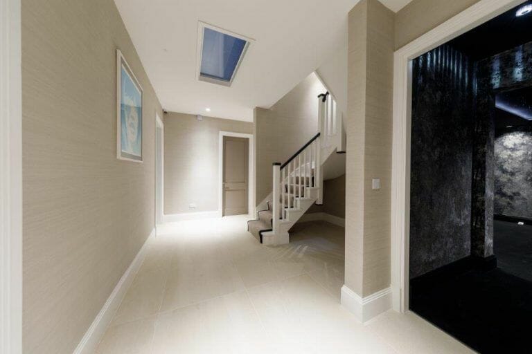 7 Bedroom House in Stanmore image 19