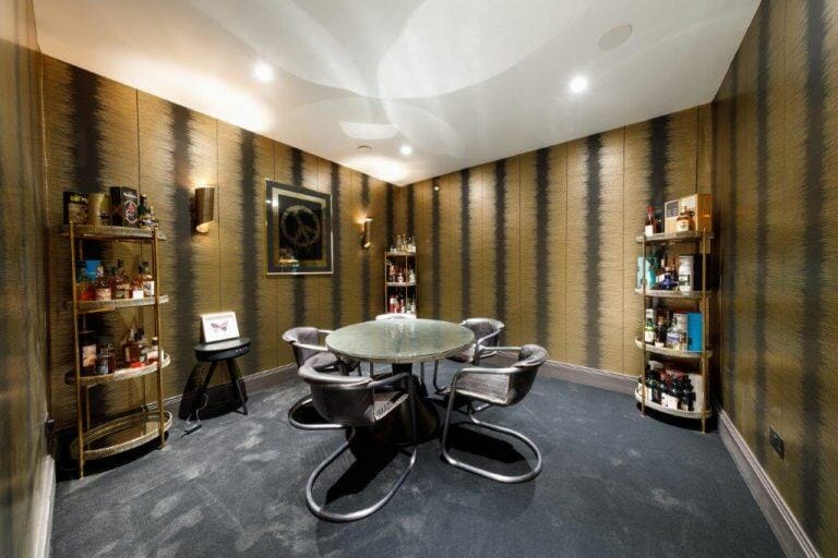 7 Bedroom House in Stanmore image 23