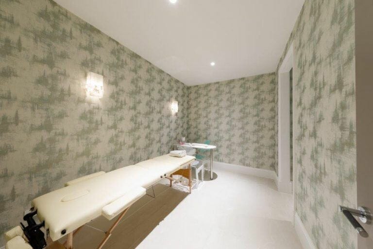 7 Bedroom House in Stanmore image 25