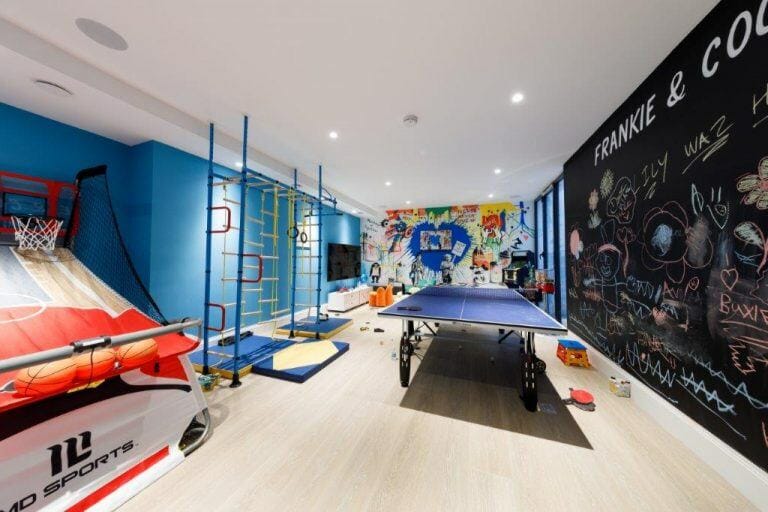 7 Bedroom House in Stanmore image 21