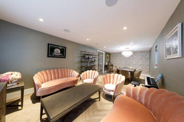 7 Bedroom House in Stanmore image 10