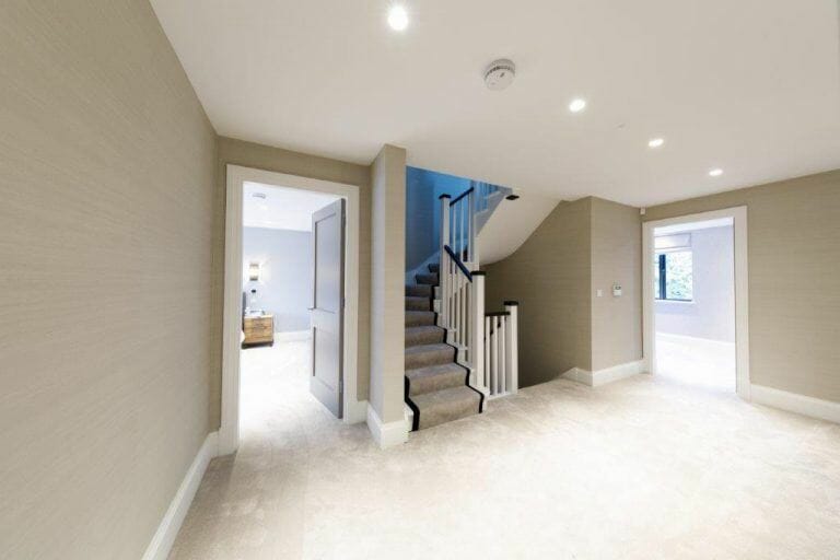 7 Bedroom House in Stanmore image 16