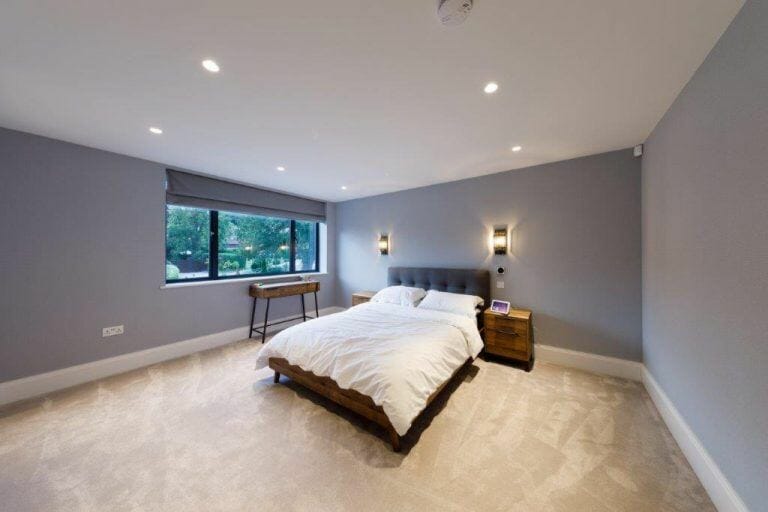 7 Bedroom House in Stanmore image 27