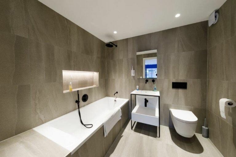 7 Bedroom House in Stanmore image 38