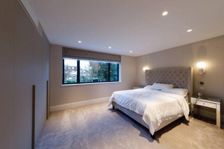 7 Bedroom House in Stanmore image 29