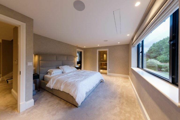 7 Bedroom House in Stanmore image 32