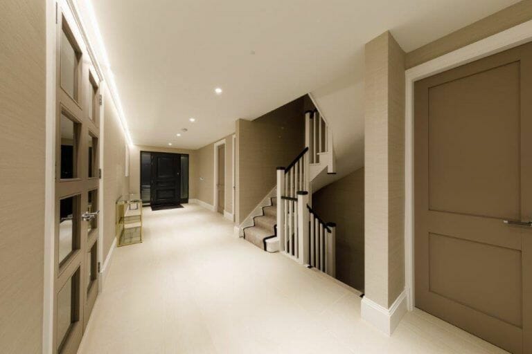 7 Bedroom House in Stanmore image 17
