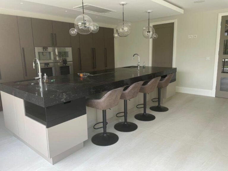 7 Bedroom House in Stanmore image 7