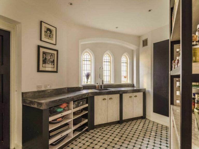 Converted church in Central London image 9