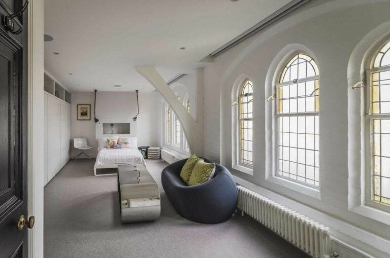 Converted church in Central London image 17