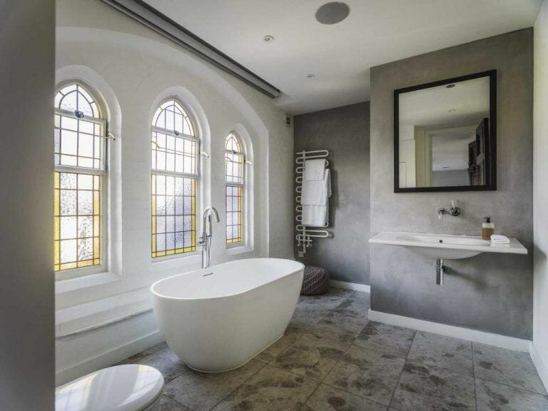 Converted church in Central London image 18