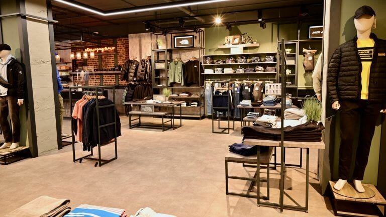 Department Store image 31