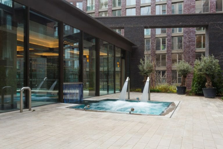 Suspended Sky Pool in Central London image 12