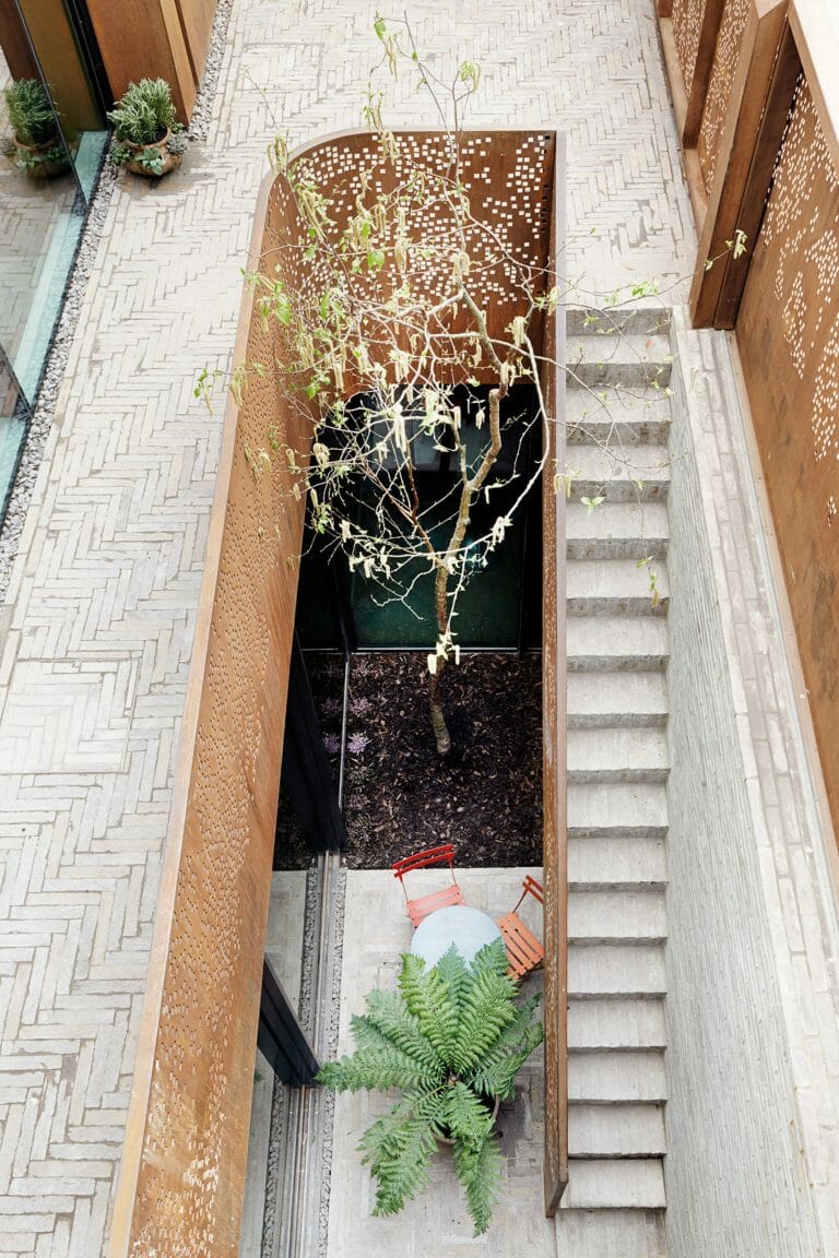 Modern Grand Designs House in Kew image 9