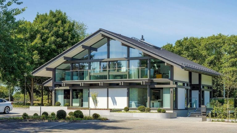 Grand Design House with Parking image 4