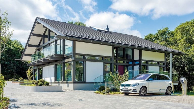 Grand Design House with Parking image 13