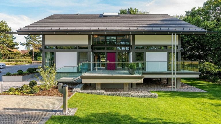Grand Design House with Parking image 5