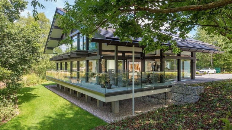 Grand Design House with Parking image 6