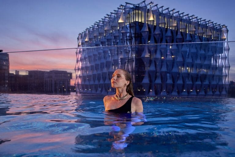 Suspended Sky Pool in Central London image 2