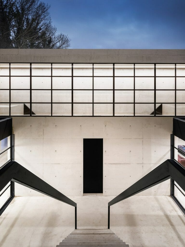 Ultra-Modern Grand Design House image 5