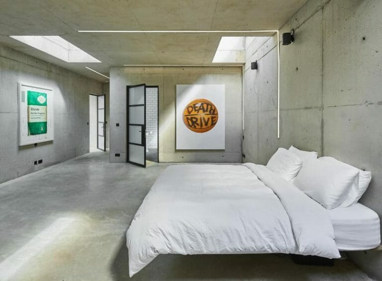 Ultra-Modern Grand Design House image 9