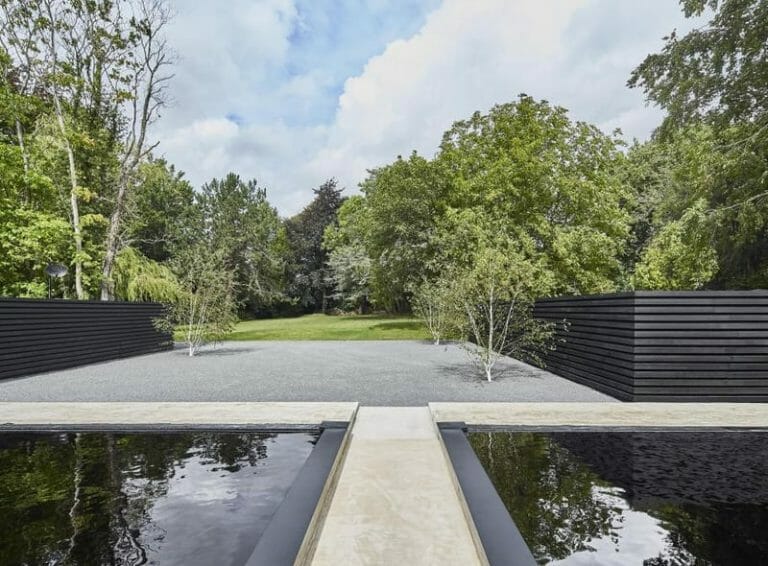 Ultra-Modern Grand Design House image 15