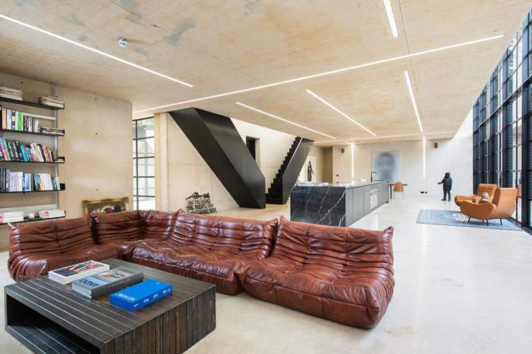 Ultra-Modern Grand Design House image 18